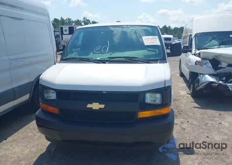 2017 Chevrolet Express 2500 Work Van z USA, uszkodzony, nr VIN 1GCWGAF14H1322626